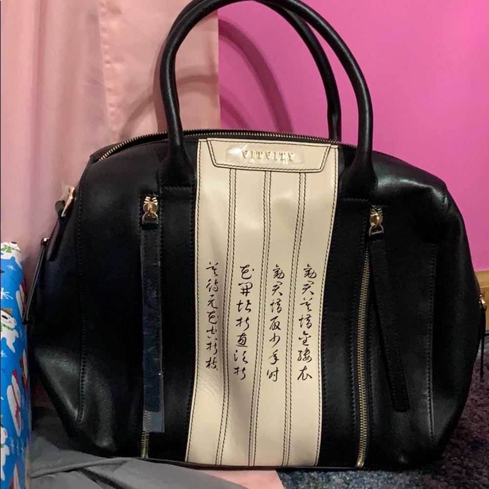 *obo*Vitvity hand bag brand new without tag!